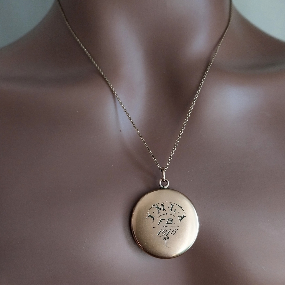 Antique Gold Planted Pendant Necklace